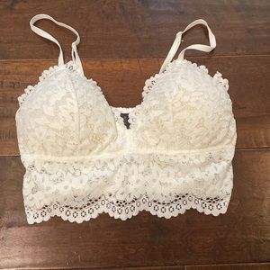 Scallop lace bralette in white